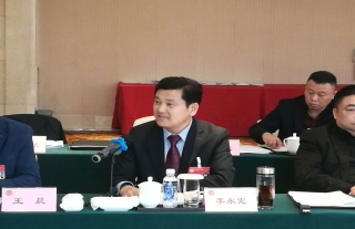 集团公司董事长李董应邀参加两会